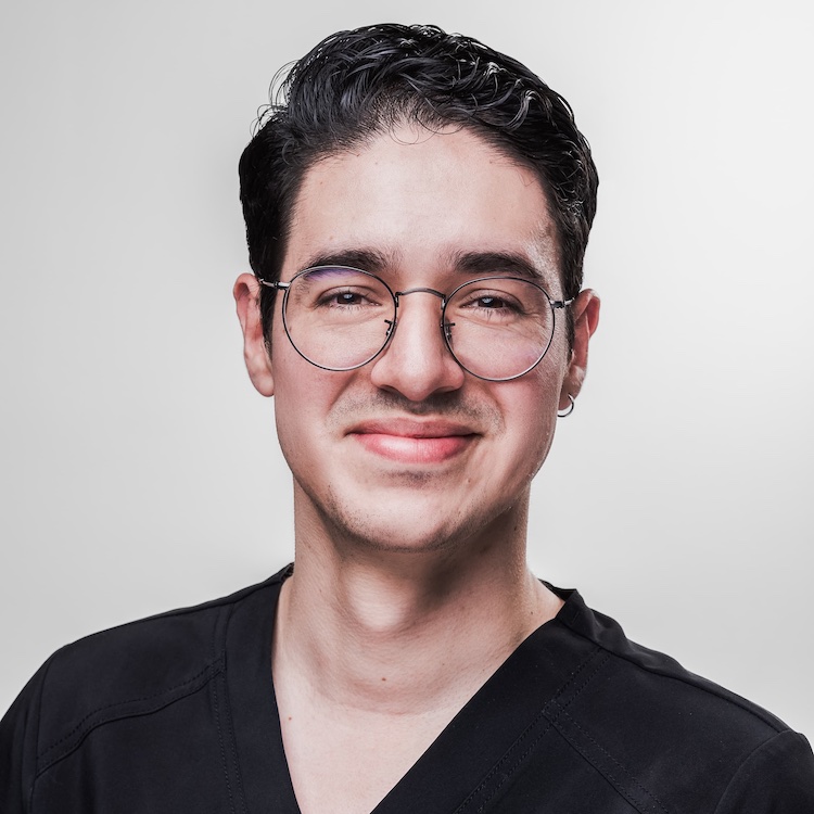 Dr. Brandon Mena, Especialista en Fisioterapa