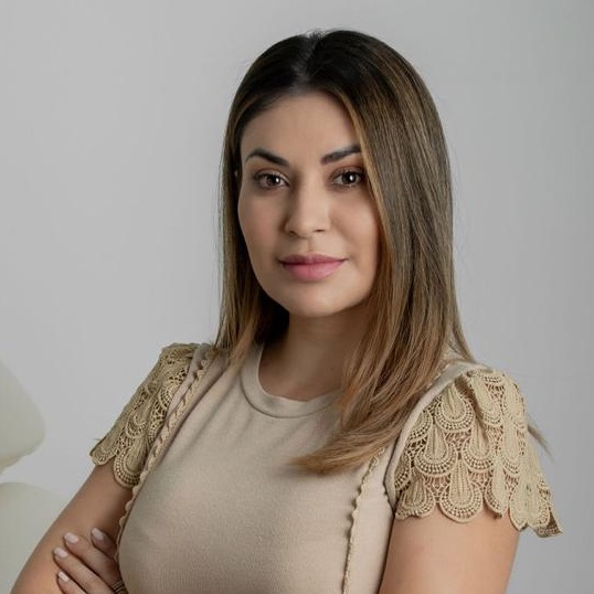 Dra. Jennifer Ríos, Especialista en Medicina Estética y Obesidad