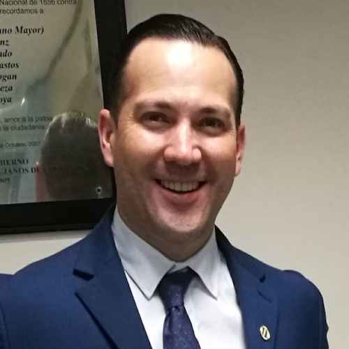 Dr. Manuel Alvarado Calderón, Ortopedista del Centro Médico DALUZ